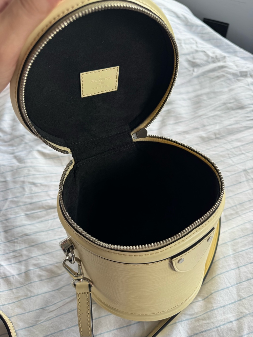 Louis Vuitton Cream Epi Leather 2018 Cannes Bucket Vanity Crossbody Bag - Picture 6 of 9